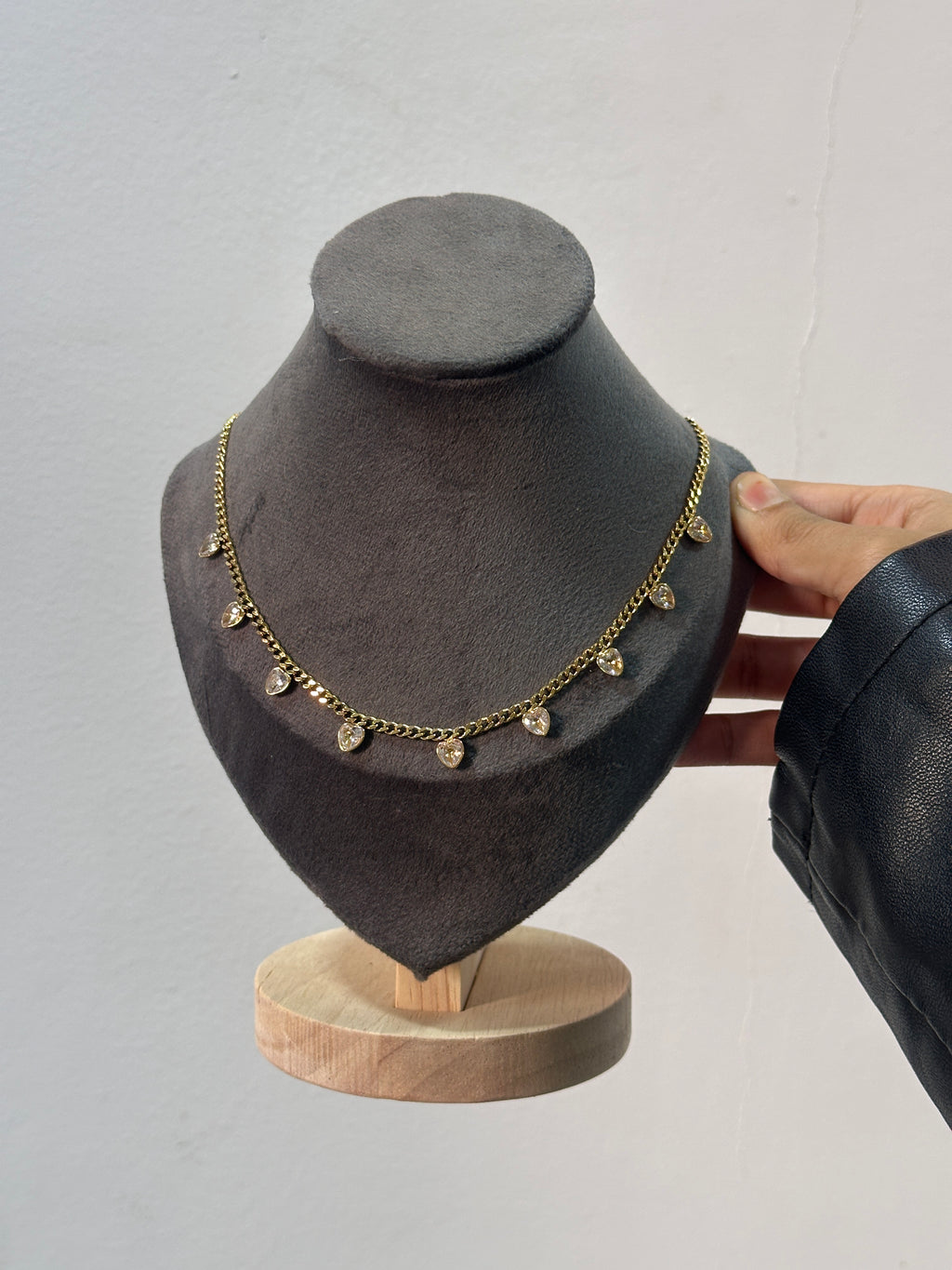 Anti tarnished neck peice