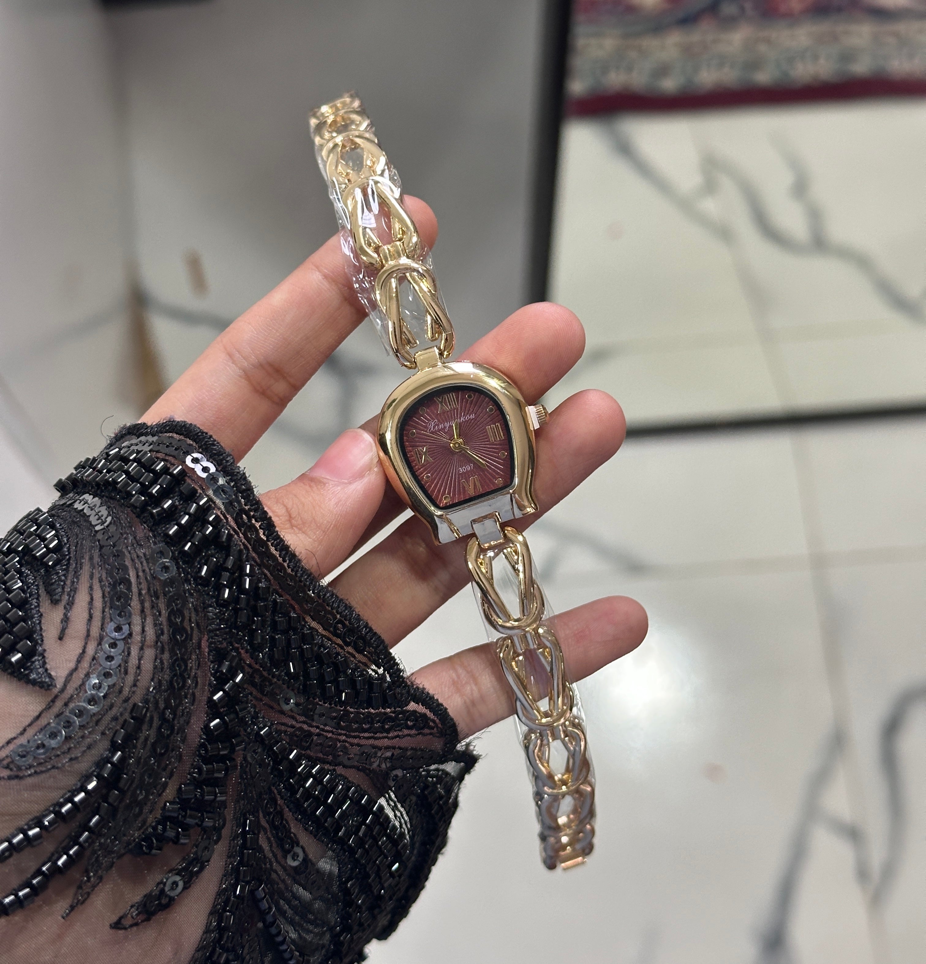 Anti tarnished bracelet watch