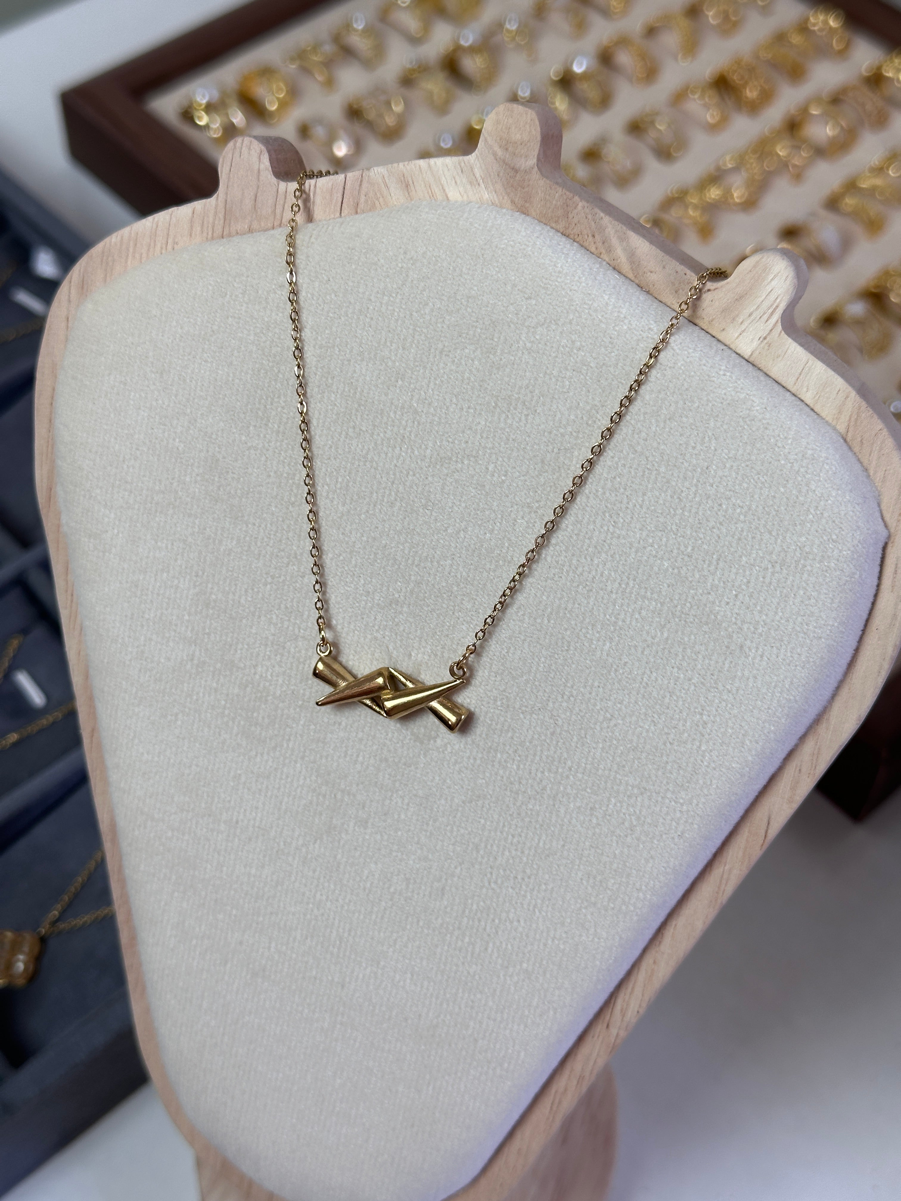 Anti tarnished neck peice