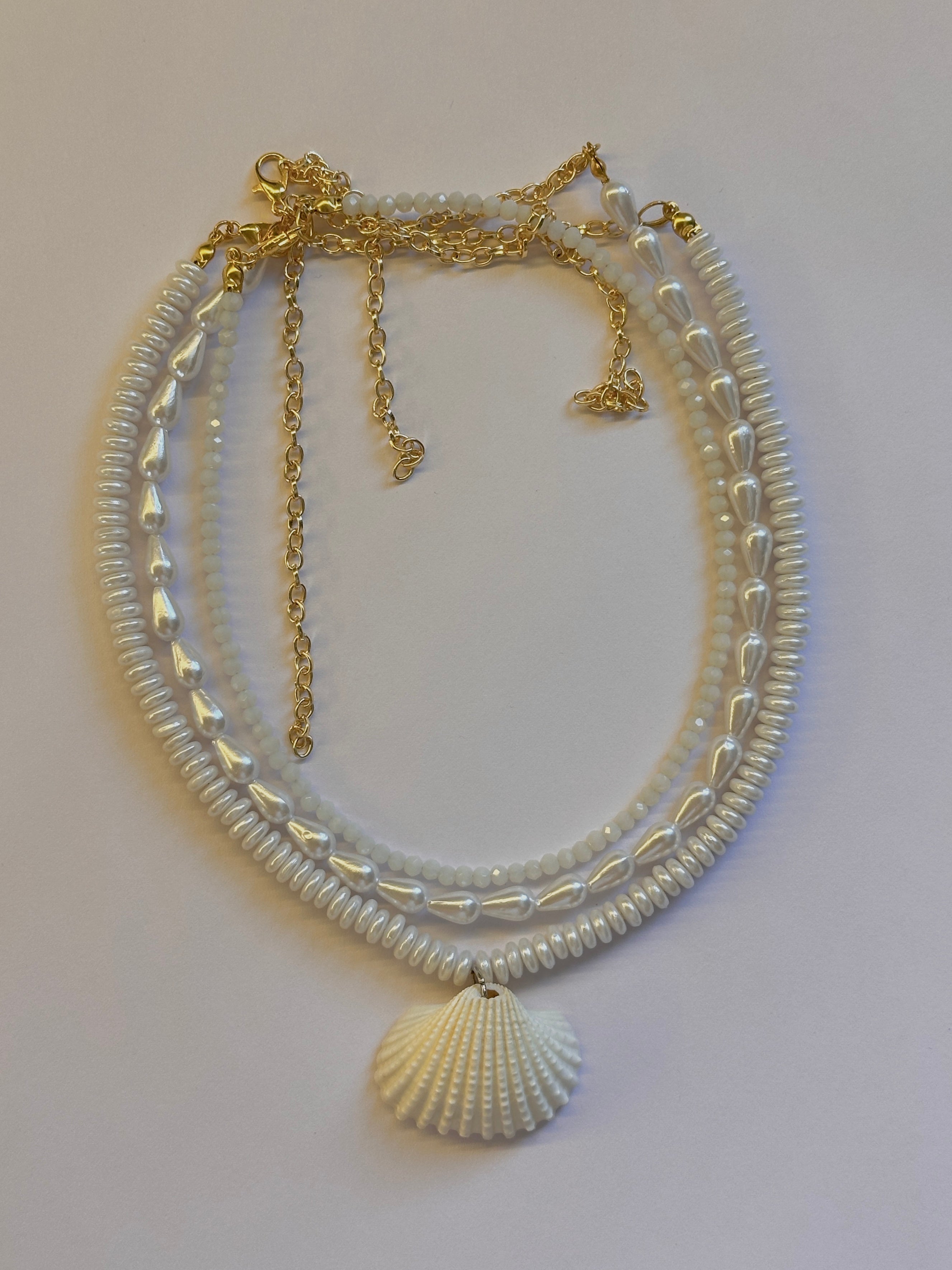 Shell necklace set