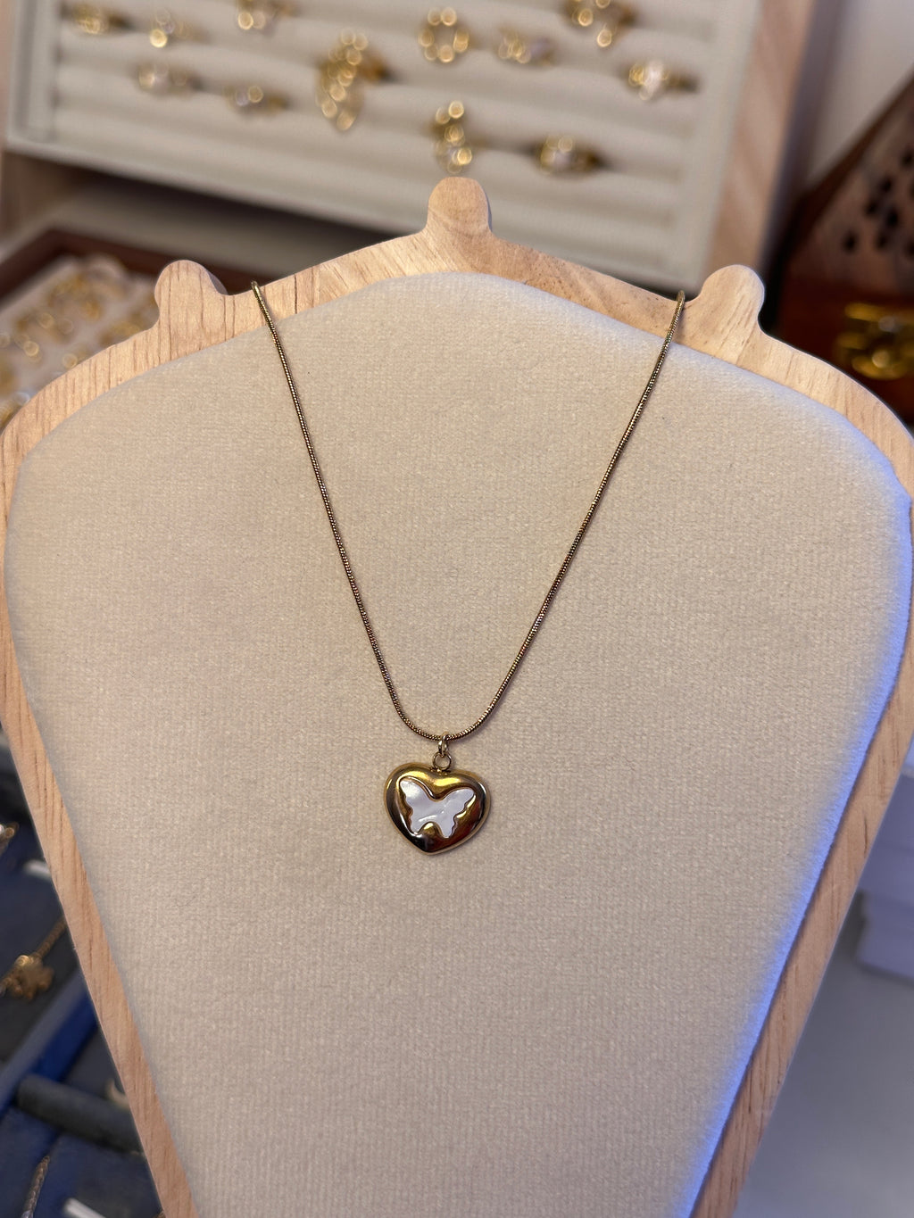 Anti tarnished neck peice