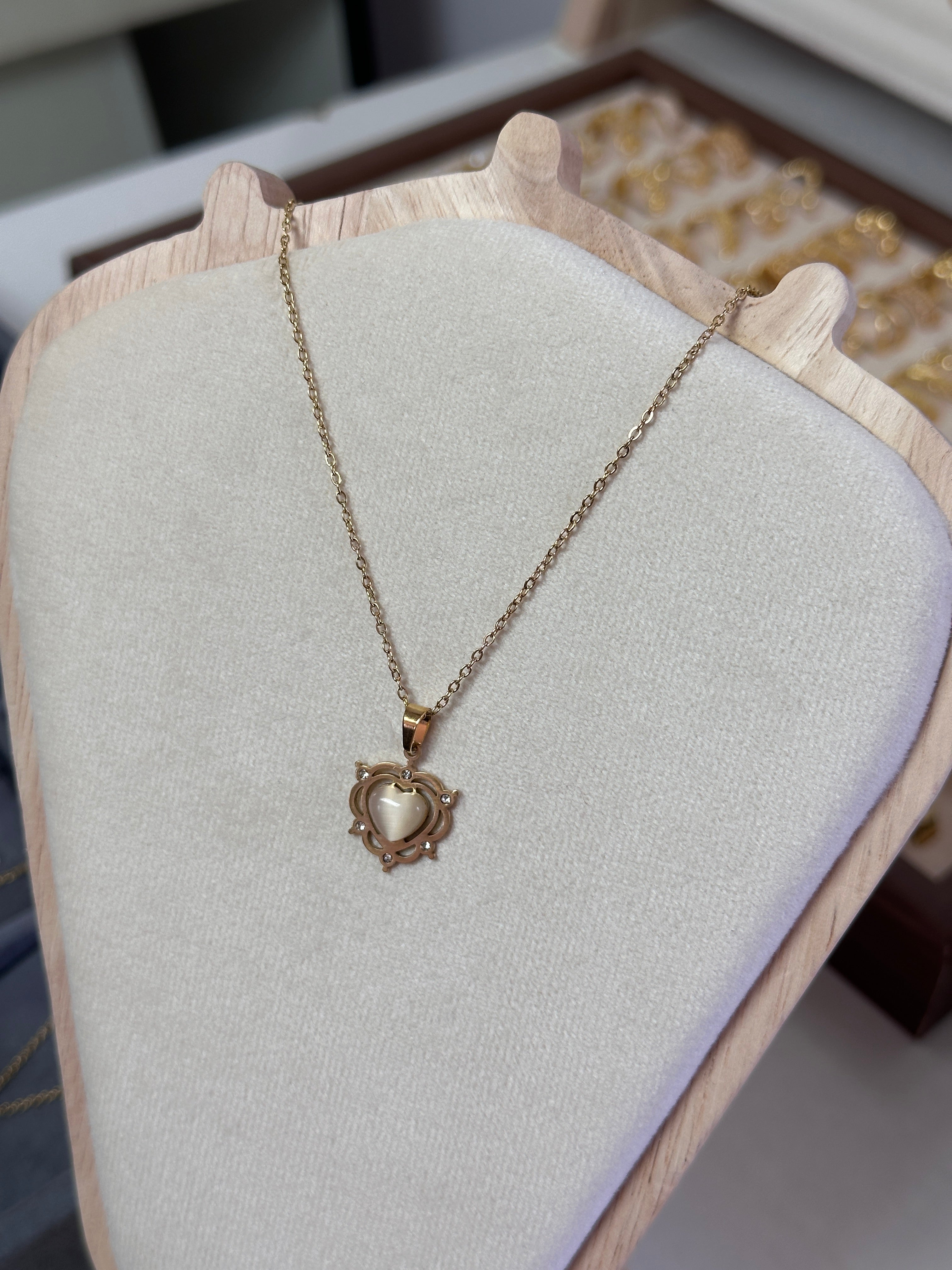 Anti tarnished neck peice