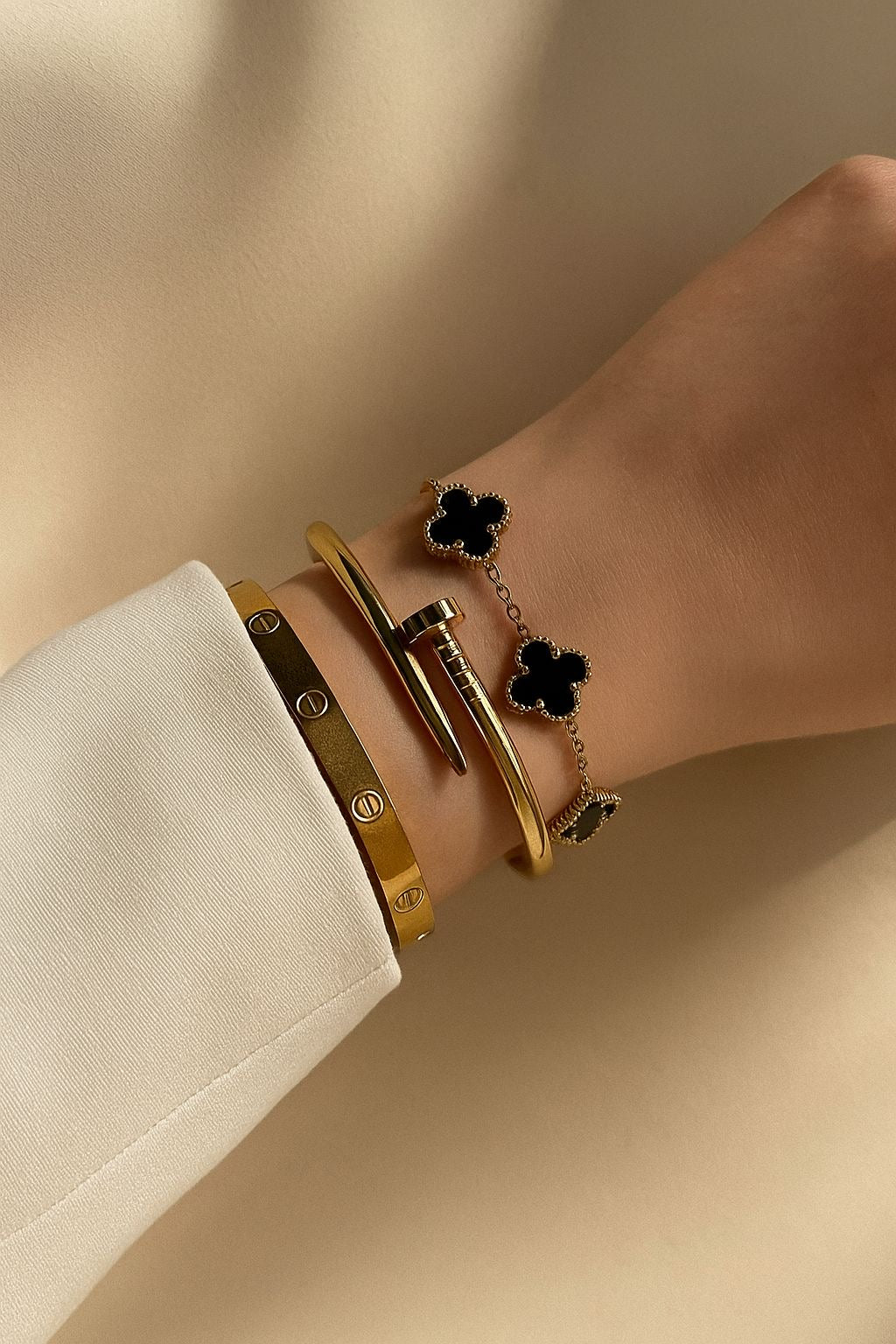 Anti tarnished bracelet set