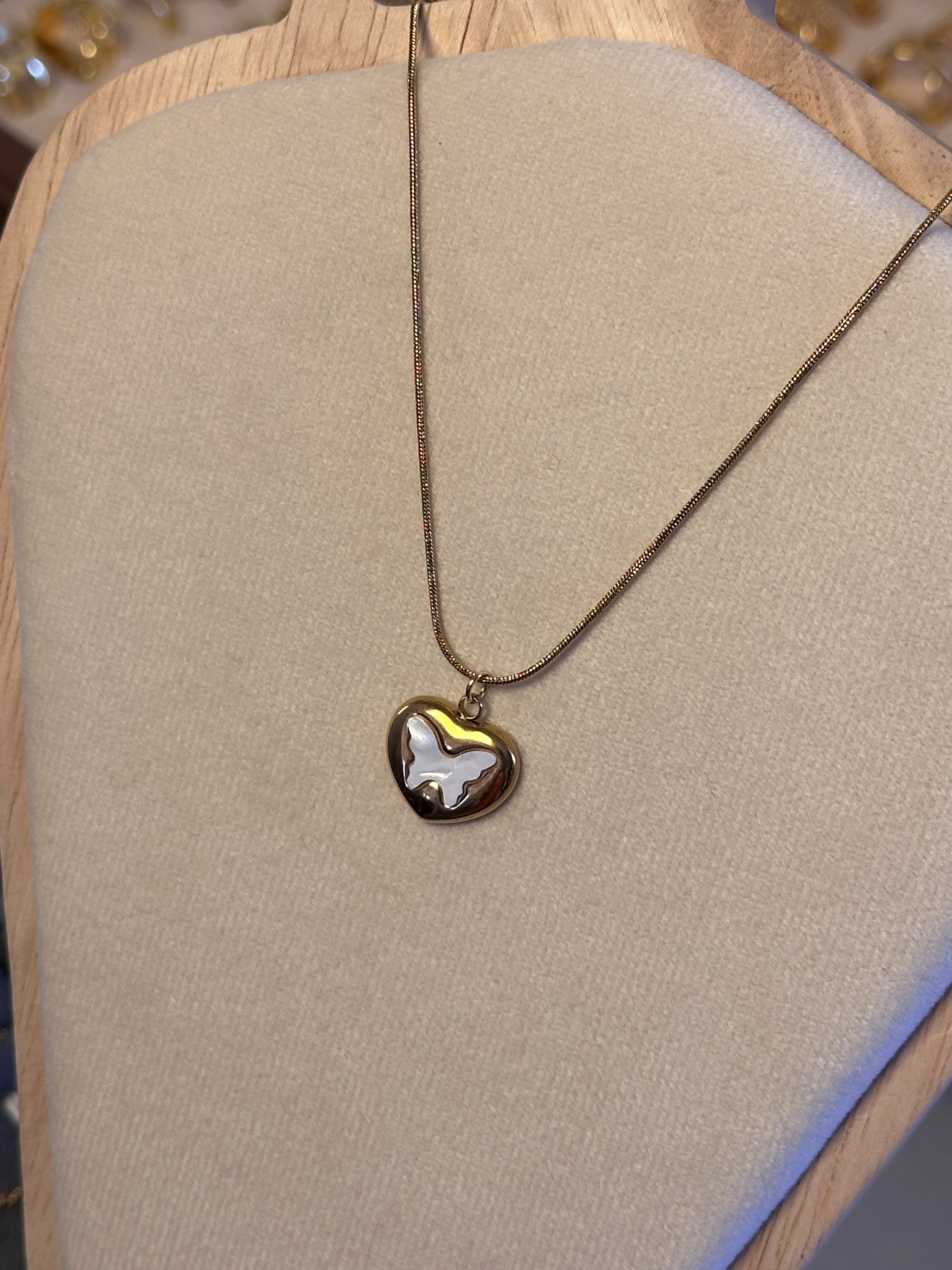 Anti tarnished neck peice