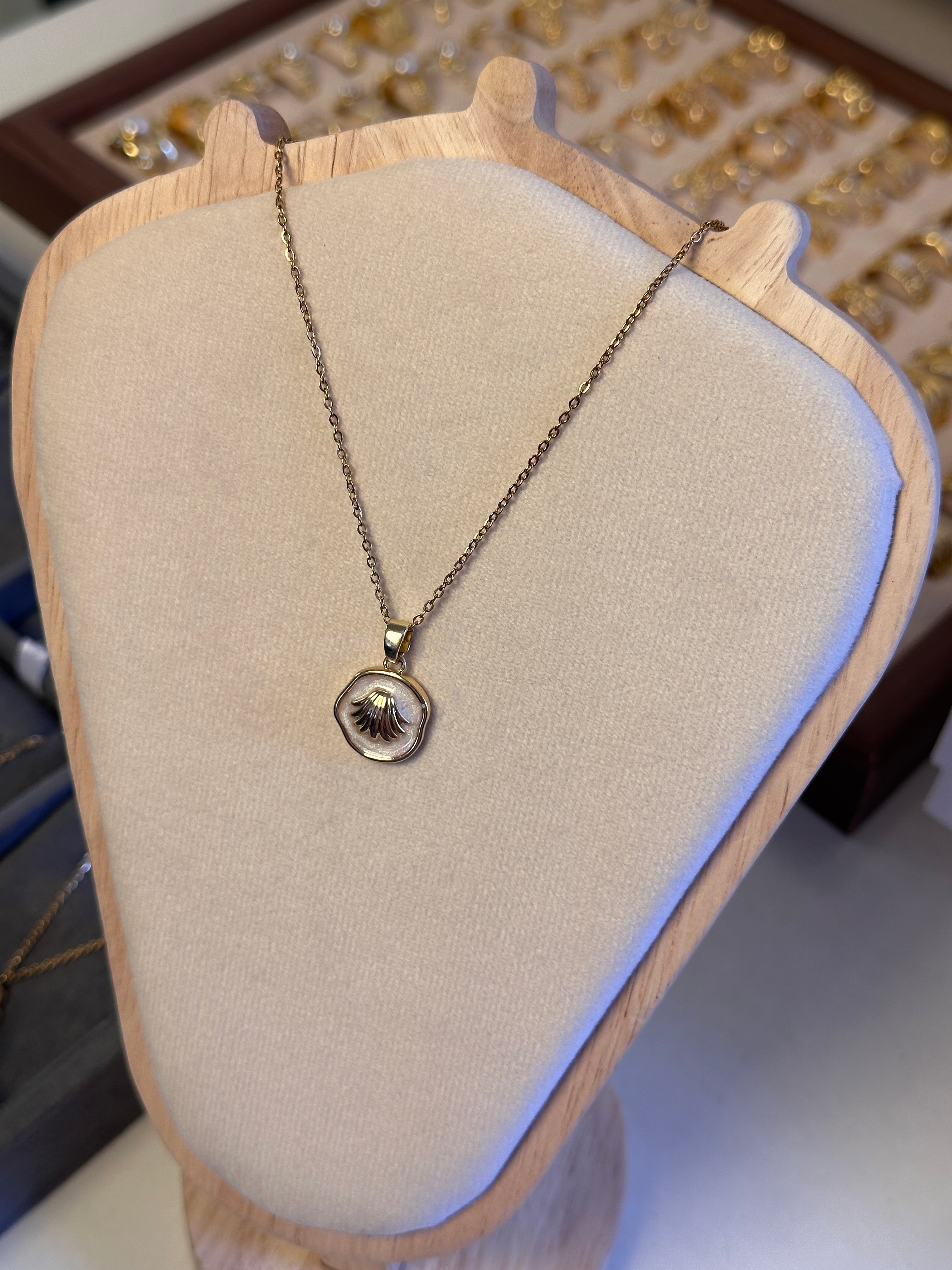 Anti tarnished neck peice