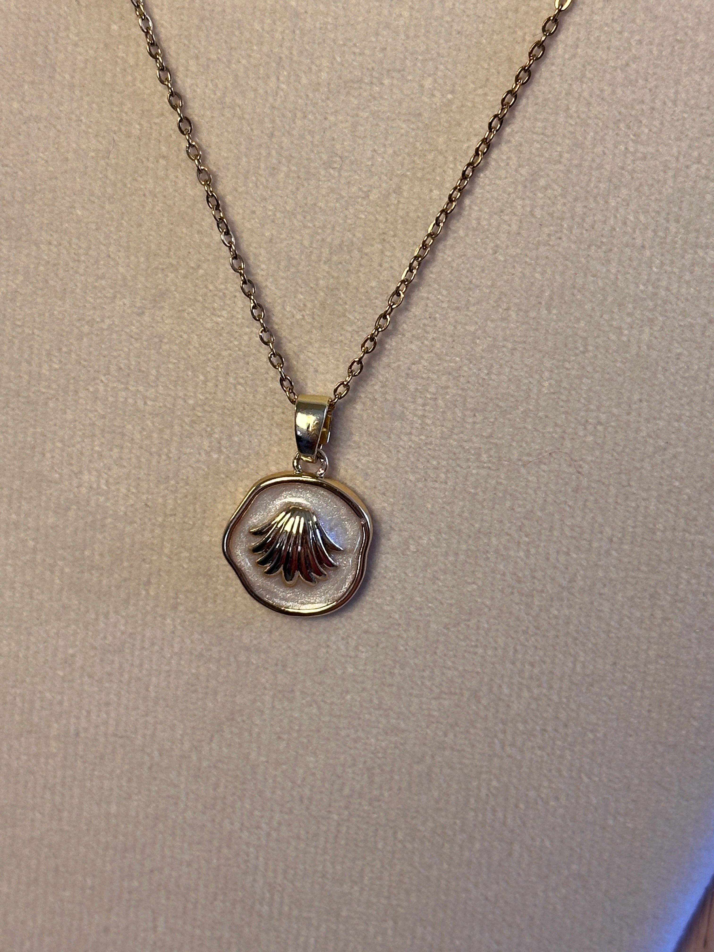 Anti tarnished neck peice