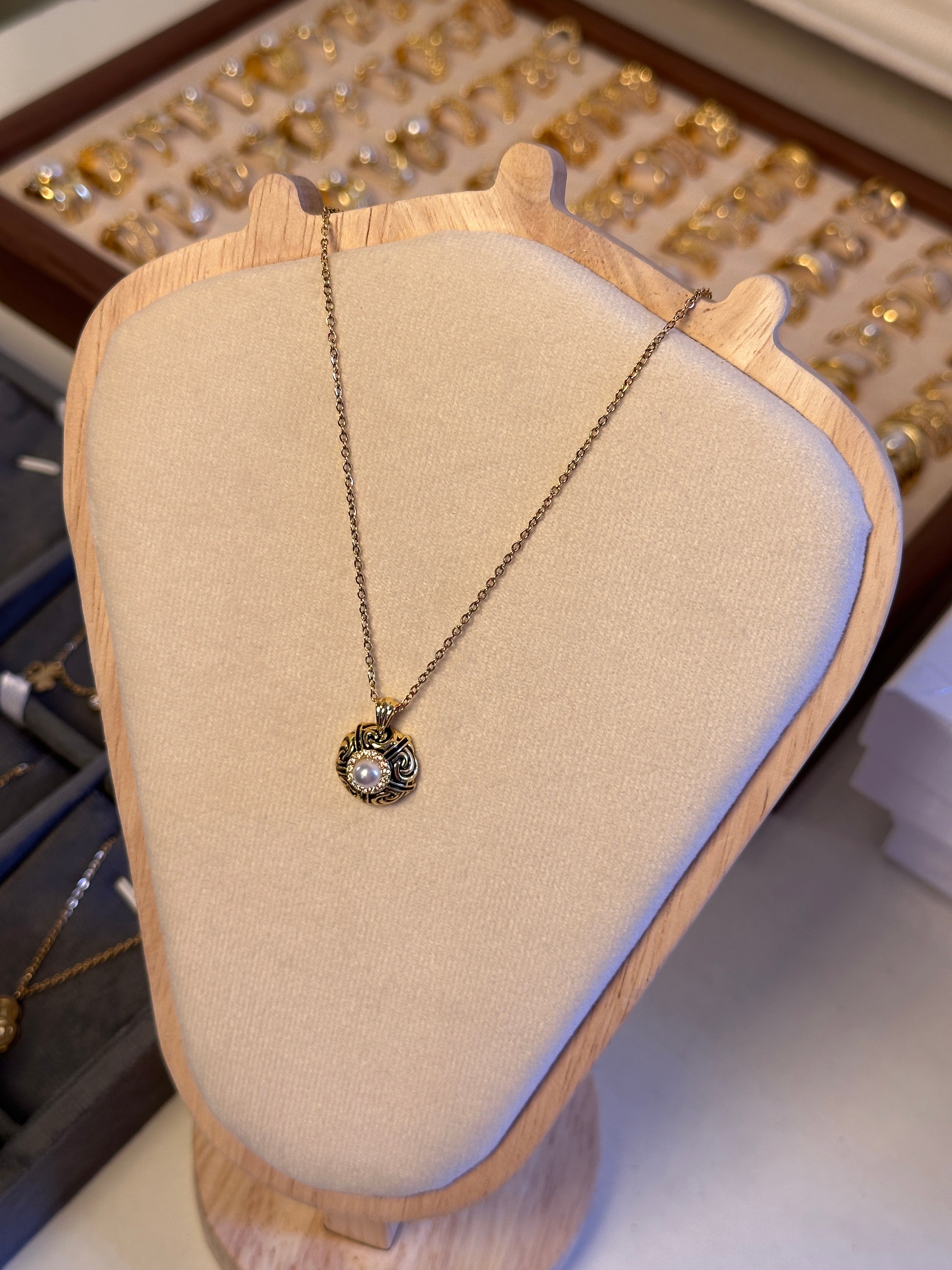 Anti tarnished neck peice