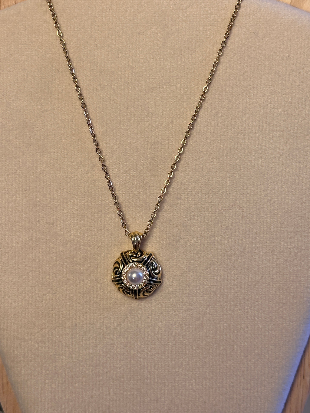 Anti tarnished neck peice